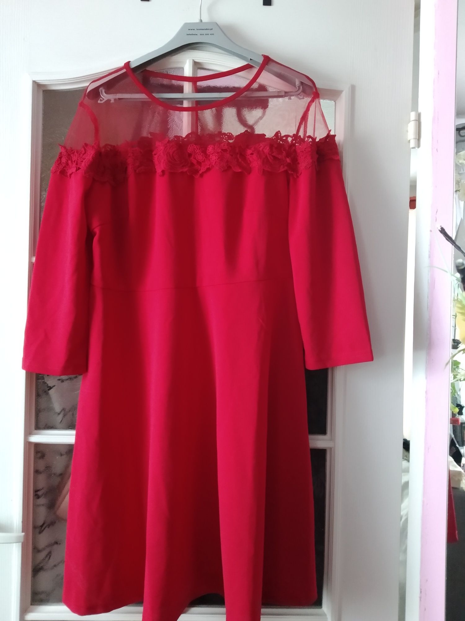 Sukienka czerwona firmy Shain