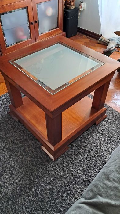 Mesa de centro em cerejeira