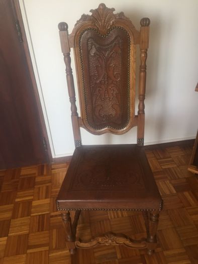 armário / móvel / mesa / cadeiras / antigo (sala jantar antiga)