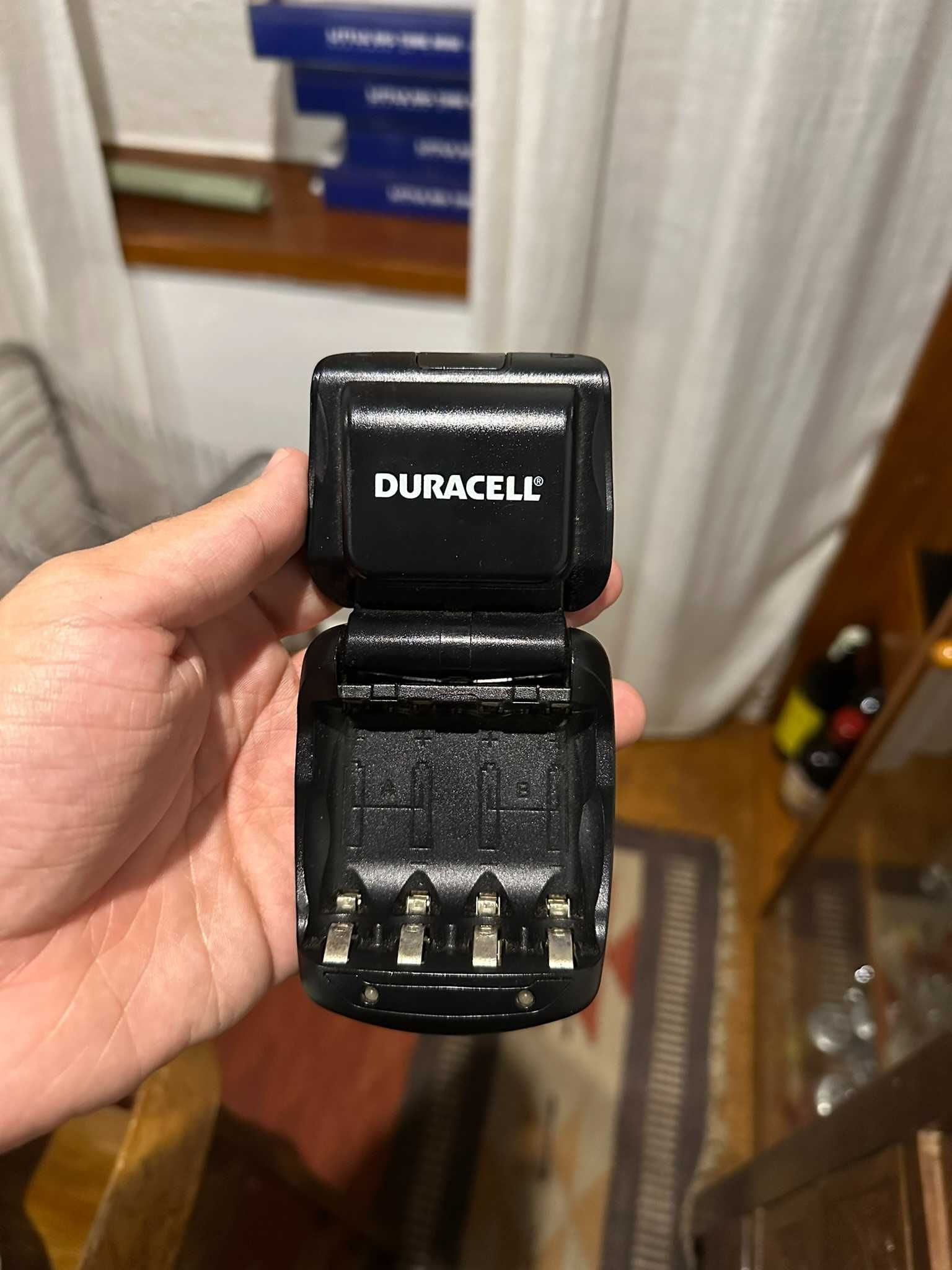 Carregador de pilhas duracell