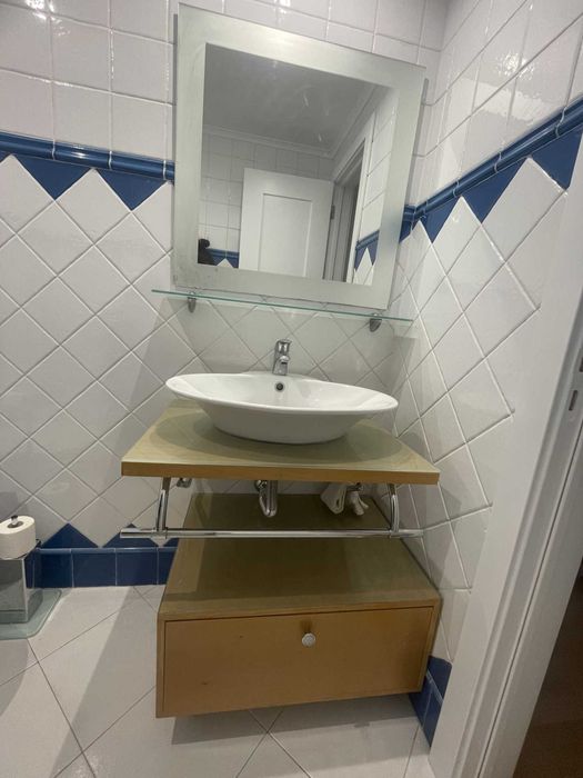 Movel WC c/ lavatorio, torneira, espelho e prateleira em vidro