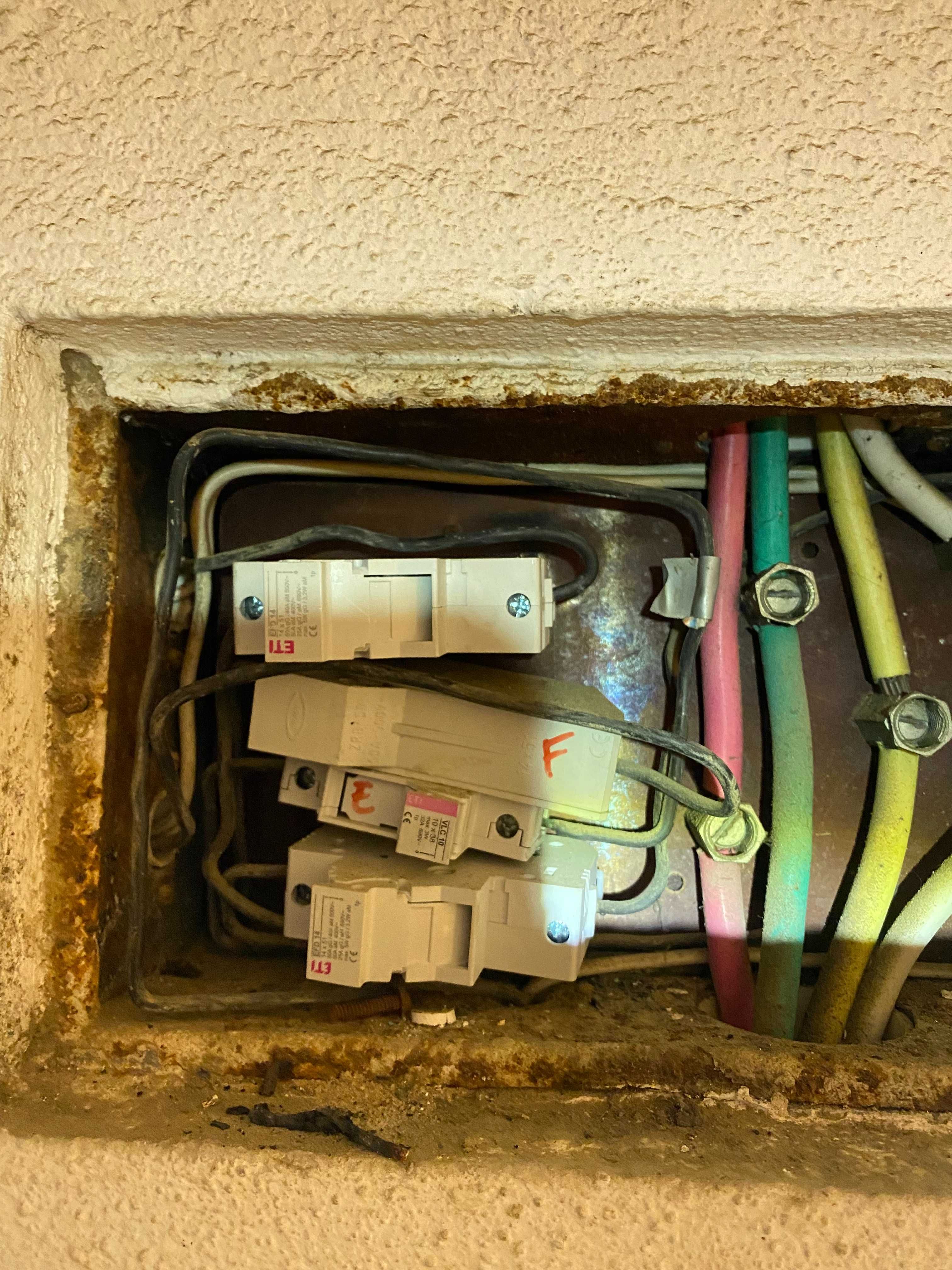 Eletricista Credenciado pela DGE 24 horas