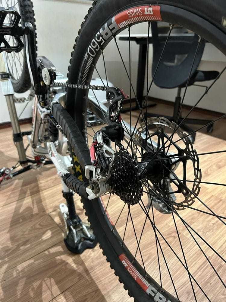 Vendo bicicleta de Downhill treck 88