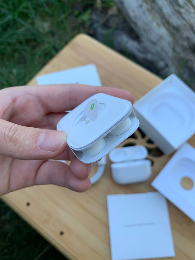 Кейс Apple AirPods Pro 2 with MagSafe Charging Case Lightning (MQD83)