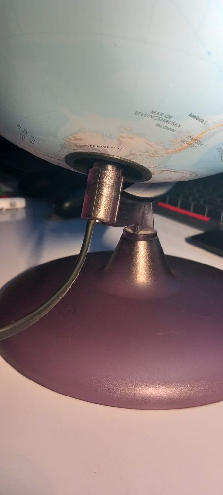 Globo iluminador em língua portuguesa