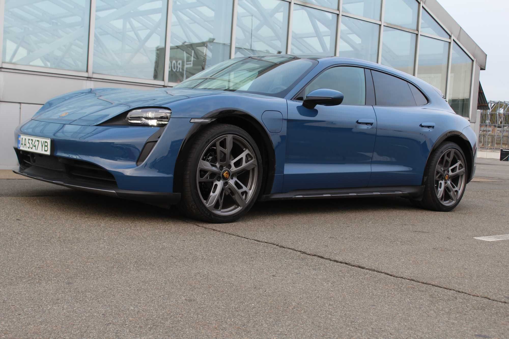 Аренда электромобиля Porsche 4s 2023г Порше 4с