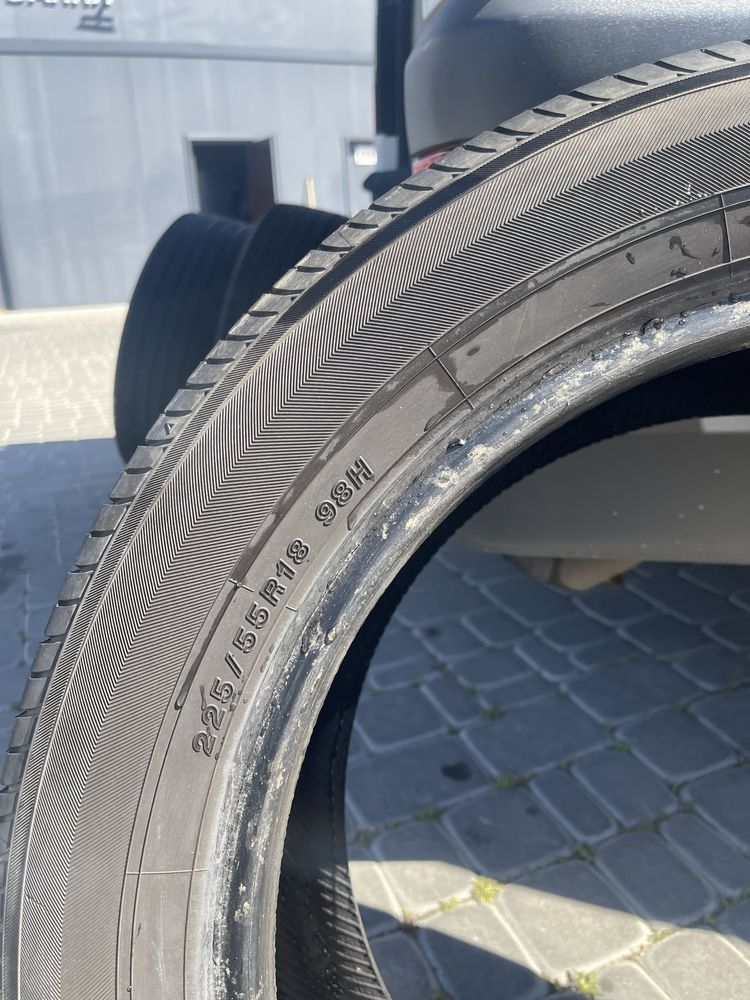 Продам комплект шин YOKOHAMA 225/55 R-18