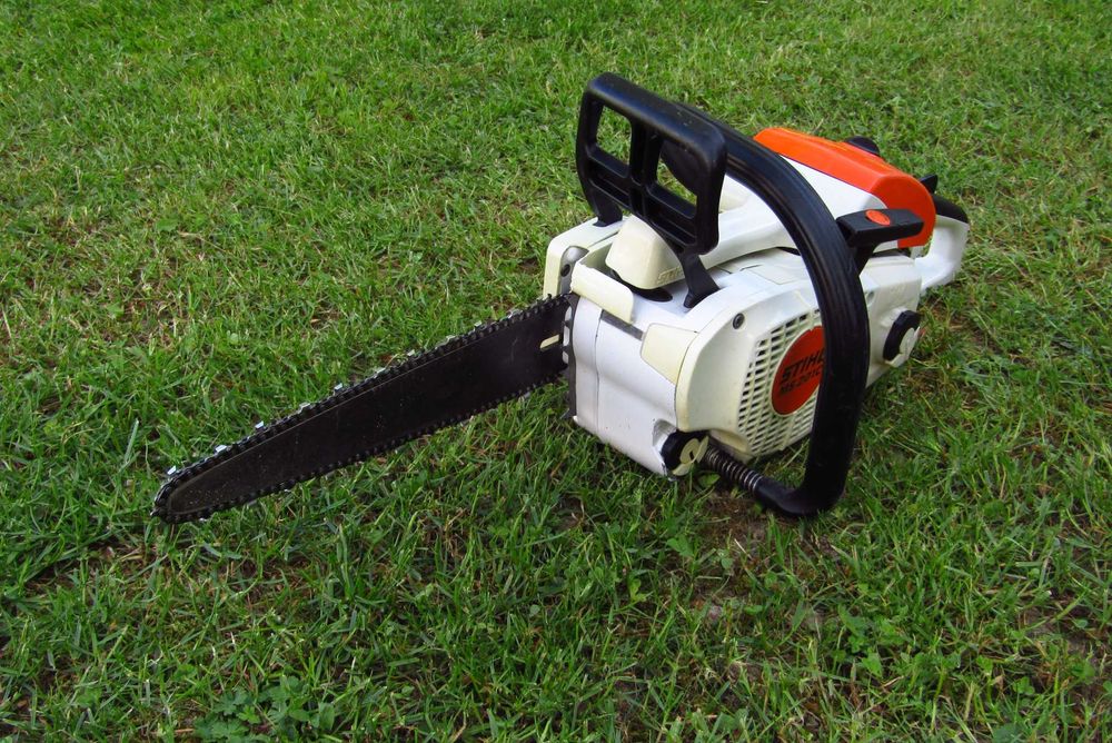 STIHL MS 201 c  bardzo lekka pilarka spalinowa moc 2,4 KM