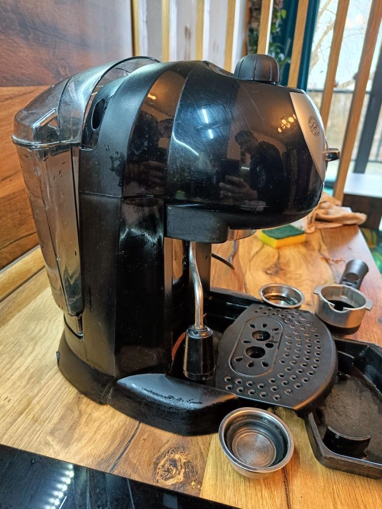 Ekspres kolbowy do kawy DeLonghi ec201 speniacz mleka