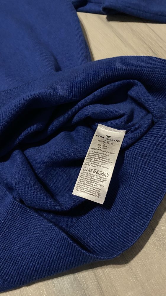 Sweterek Tom Tailor M kobaltowy męski logowany krój w serek bawełna