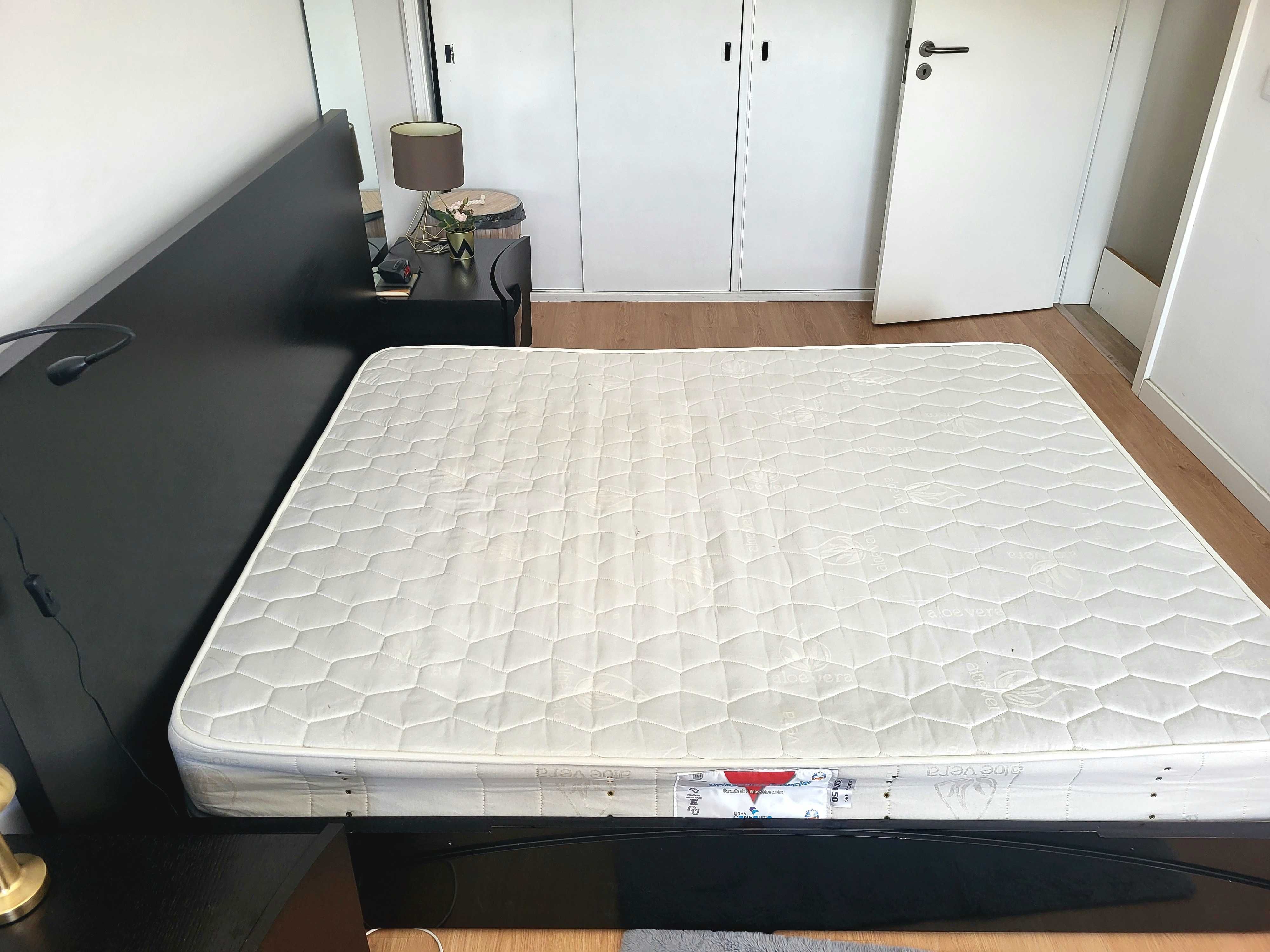 Cama de casal (160x200) com colchão