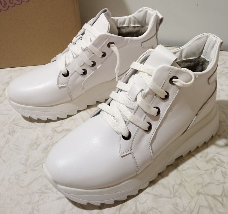 Кроссовки кожаные зимние женские.