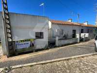 Moradia para reconstrução em Pirescoxe, Santa Iria de Azóia