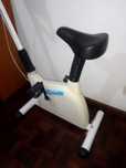 Bicicleta estática para fazer exercício