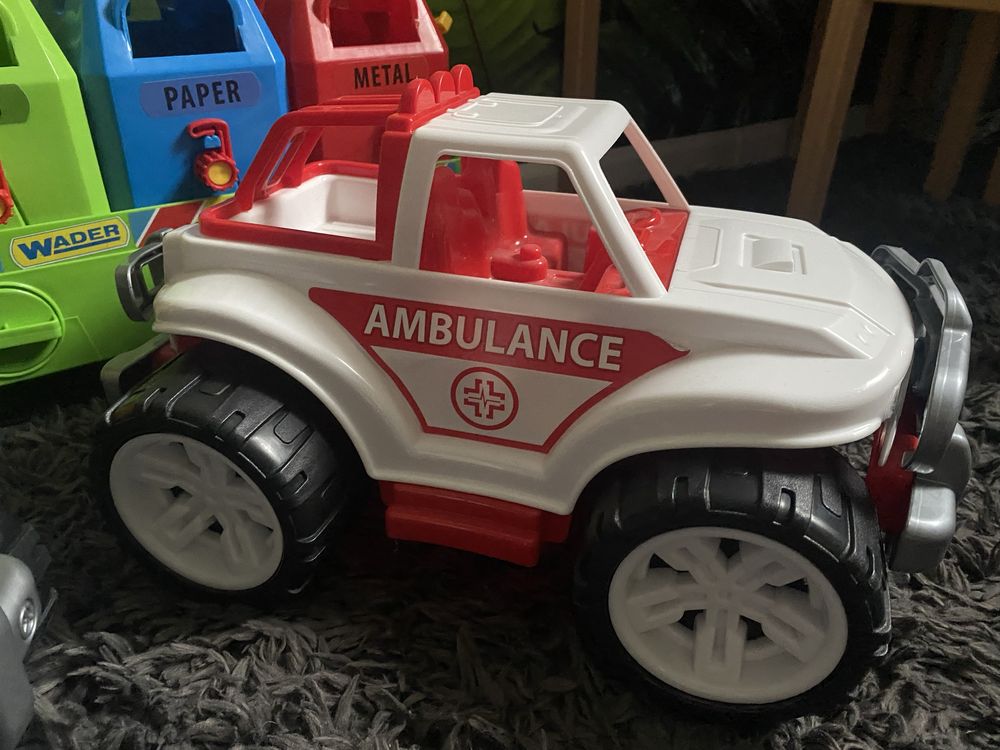 Zabawki auta samochody śmieciarka ambulans