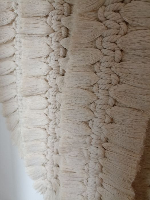 Decoração de parede - plumas em macramé