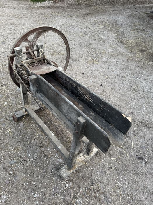 Sieczkarnia reczno kieratowa lada 1971r