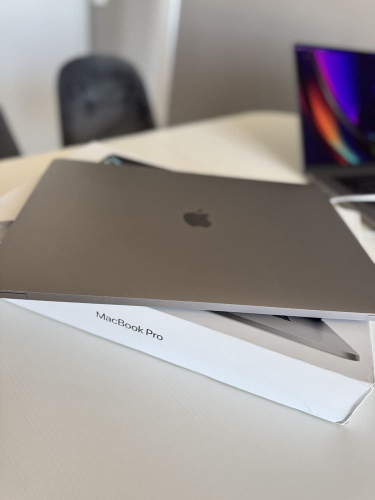 Apple MacBook Intel Core i9