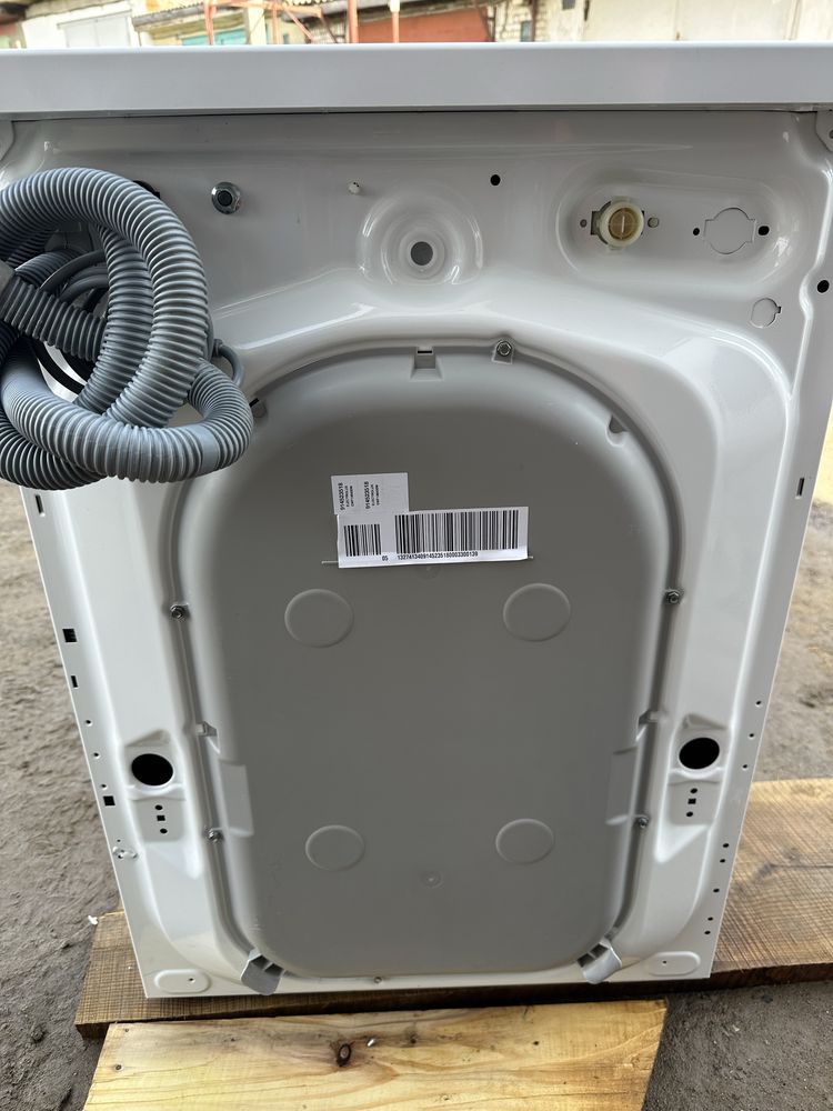 Пралка пральна машина Electrolux 8кг Model EWF148420W