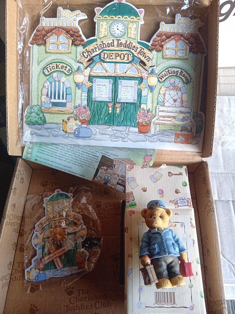 Nowy zestaw figurek cherished teddies.  Z figurką Lloyd