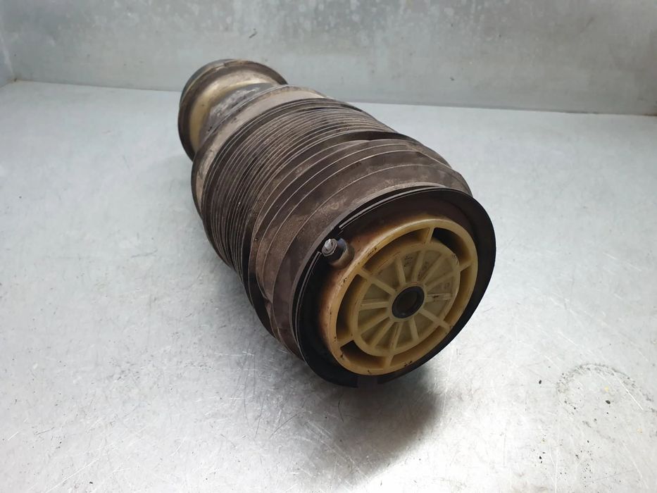 Bomba / balão da suspensão MERCEDES-BENZ CLS (C218)