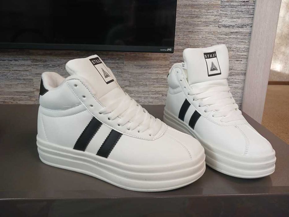 Вау!Крутезні кросівки/хайтопи.Натуральна замша чи шкіра!Зима!