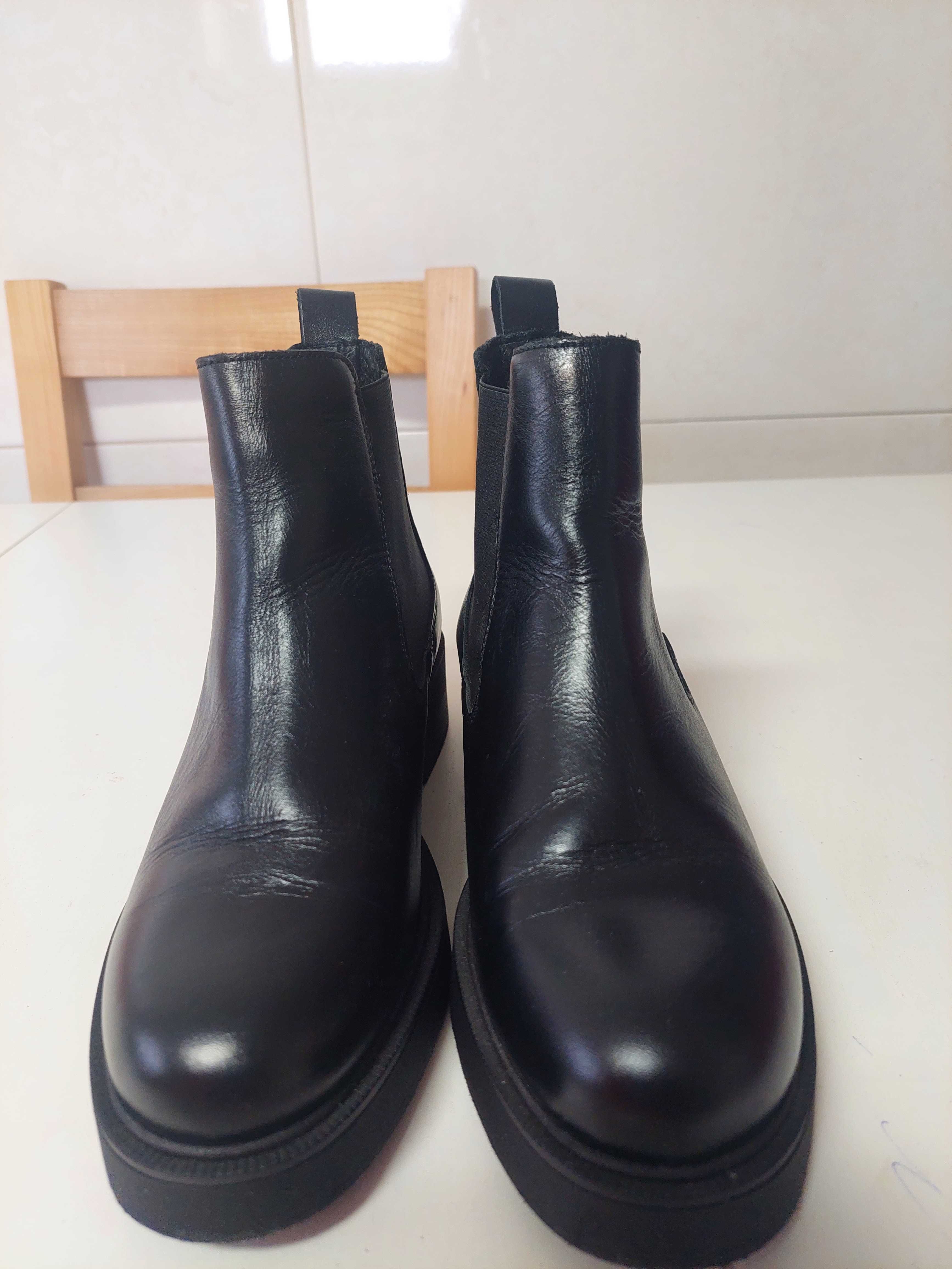 Botas NOVAS tam 37