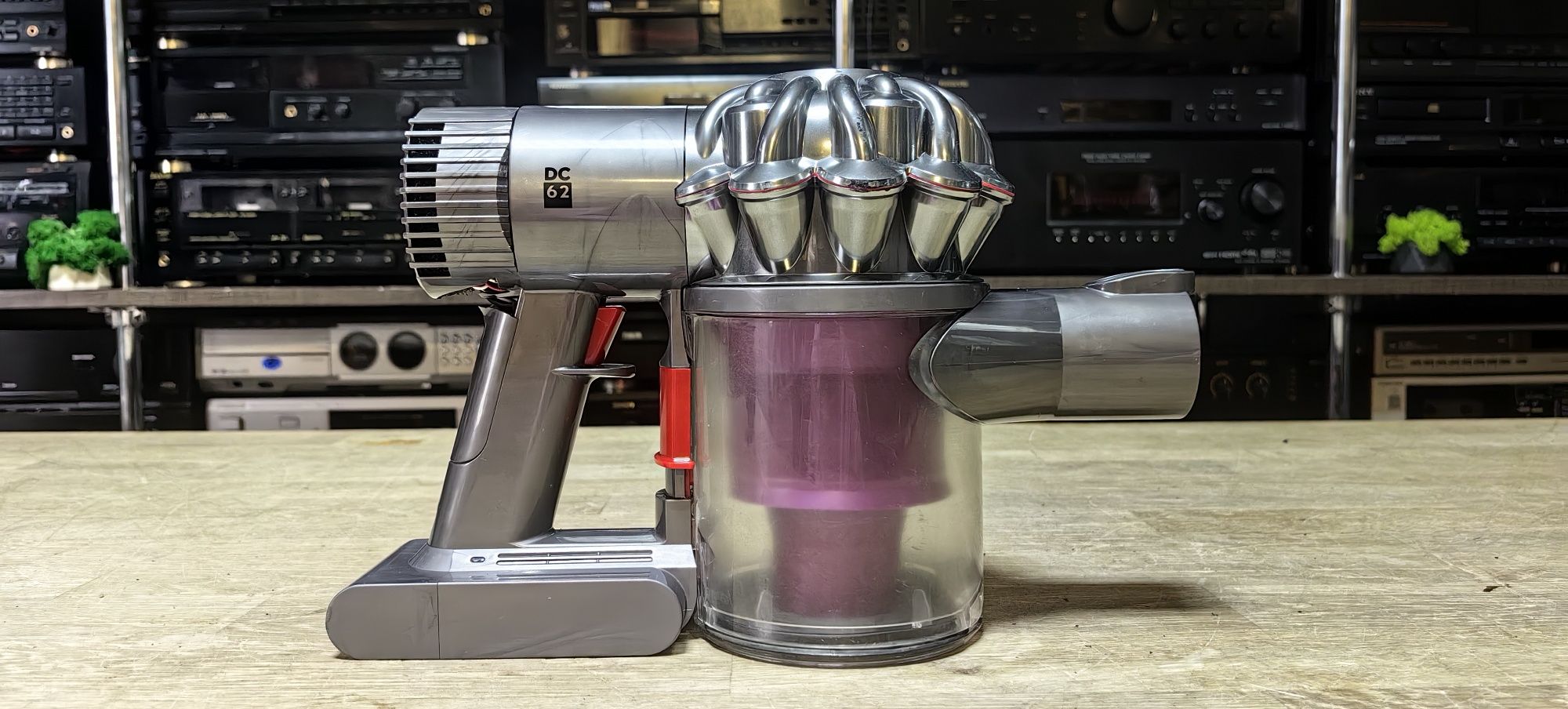 Бездротовий пилосмок Dyson V6