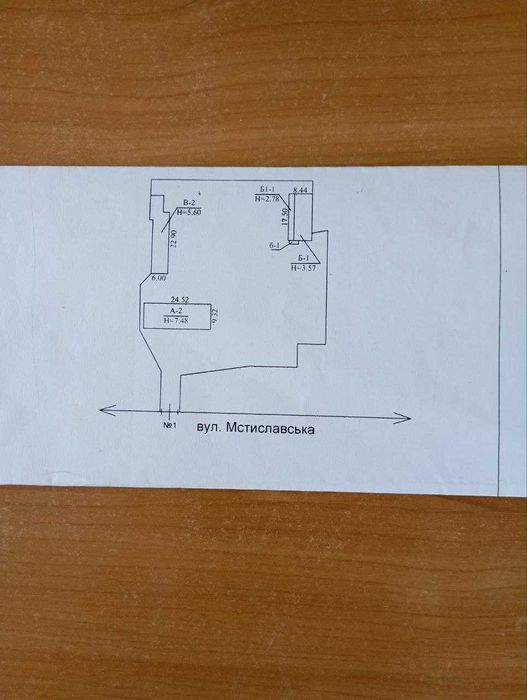 Продається комплекс приміщень.