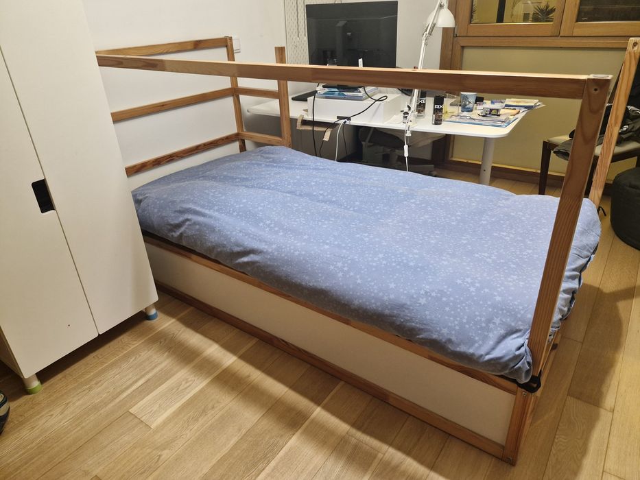 Cama reversível (Ikea, modelo Kura)
