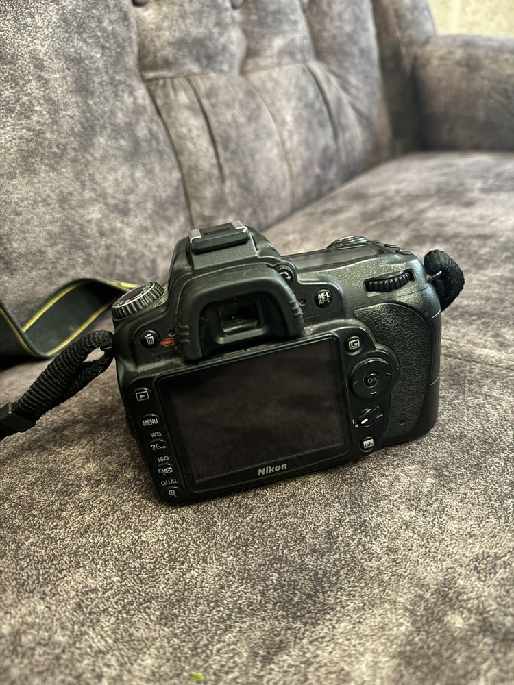Nikon D90 з обʼєктивом 18-55мм