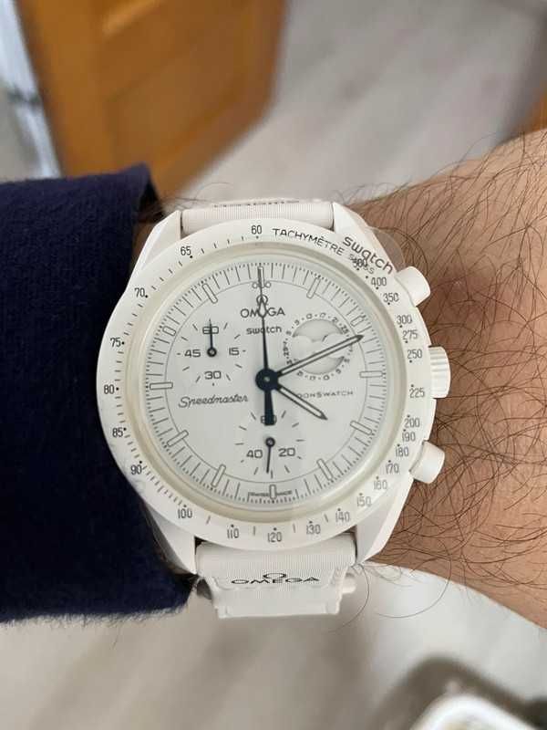 Snoopy x Omega Swatch SO33W700 – Biel w Kosmosie
