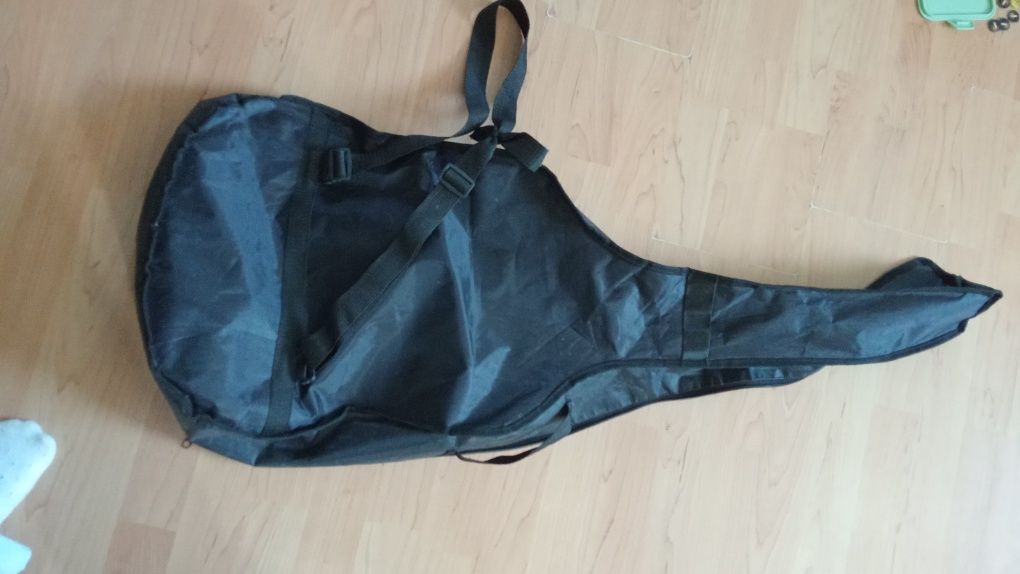 Niebieska gitara do grania