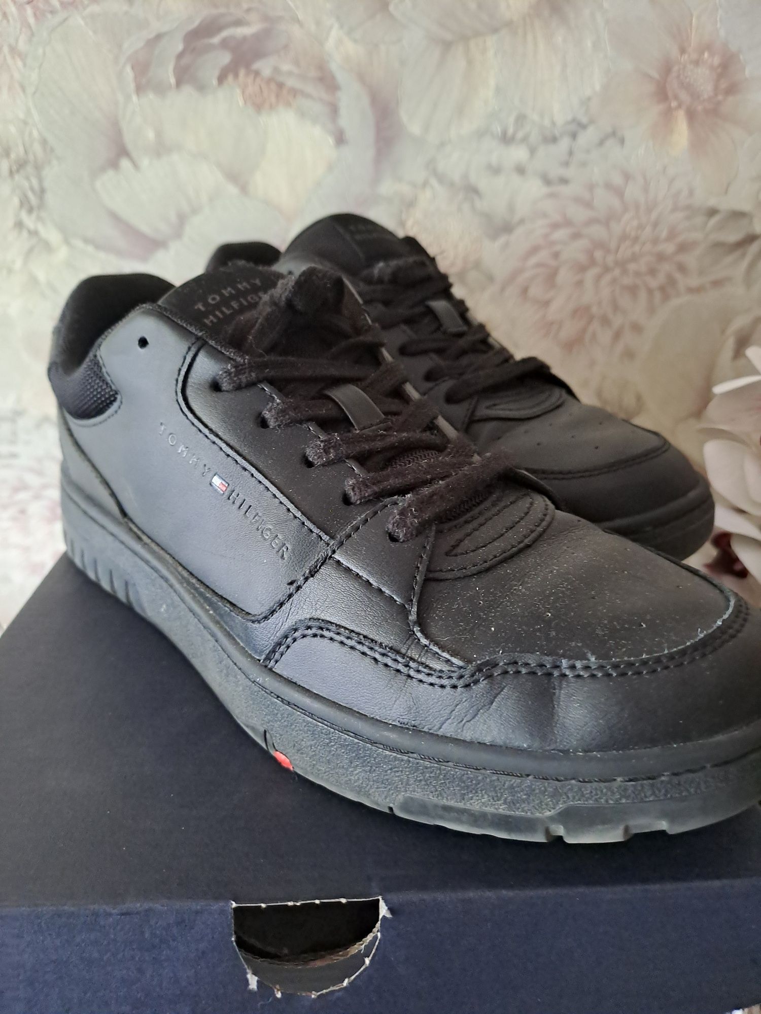 Кросівкии Tommy Hilfiger Basket Core Leather FM0FM05040-BDS