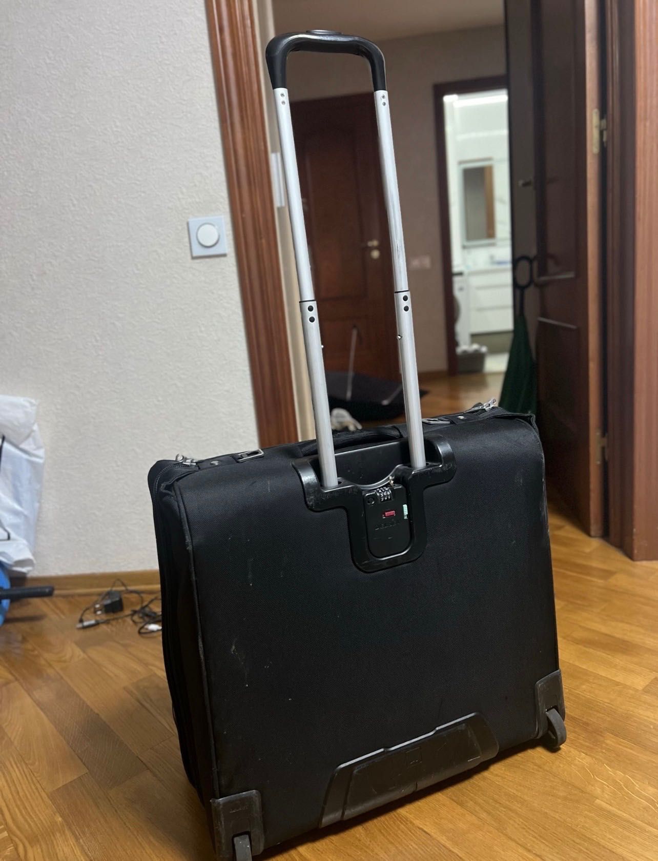 Портплед чемодан для костюмов на колесах