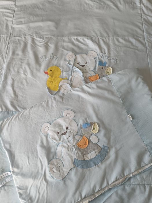 Edredão e resguardo de berço