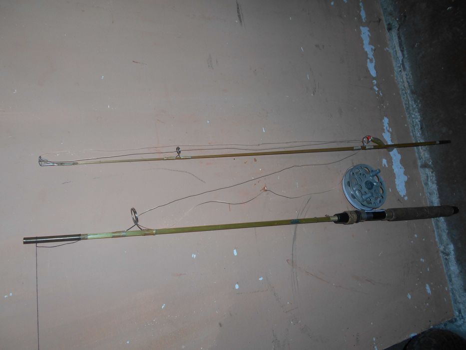 Sprzedam spining z włókna szklanego z kołowrotkiem o ruchomej szpuli
