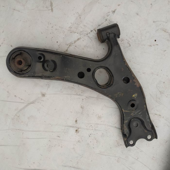 50 тис.км рычаг Toyota Corolla 150 Rav 4 ричаг 2008