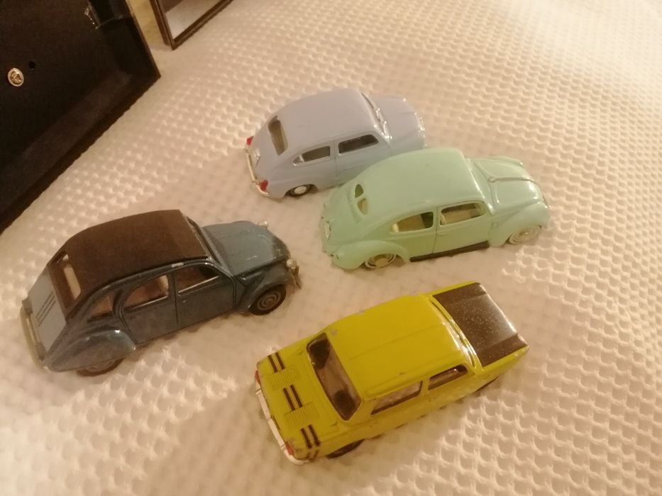 Lote de 12 carros da Solido, Corgi e Days Gone