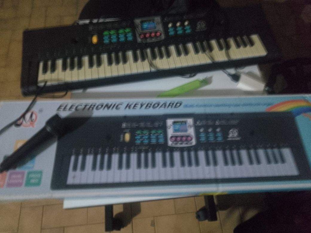 Teclado eletrônico para crianças