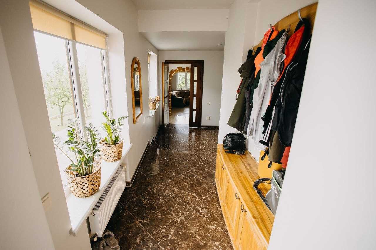 Сучасний будинок 207 м,кв. у Кучурові, 7 сот.