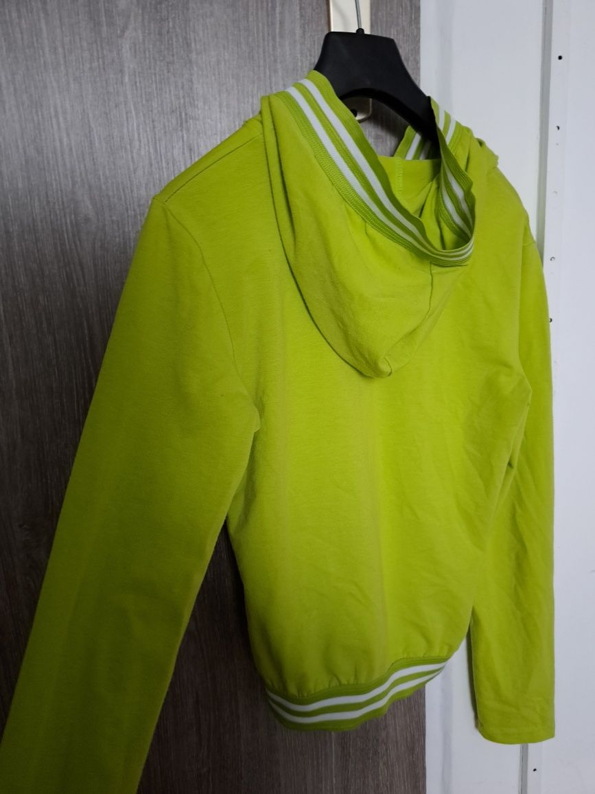 Bluza zielona z kapturem zapinana na zamek