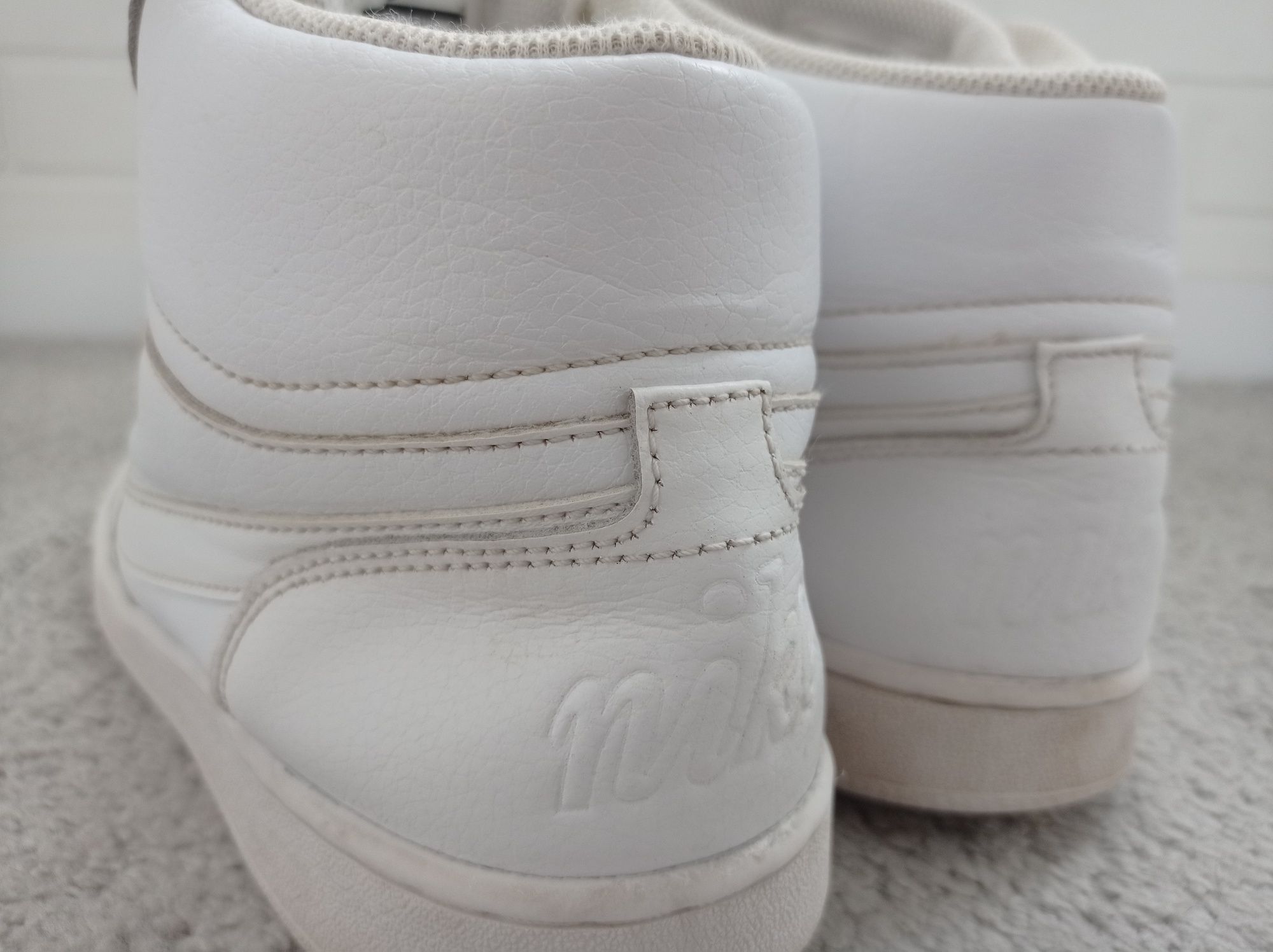 Кросівки Nike WMNS EBERNON MID AQ1778-100 р.40.5.US 9 26см.