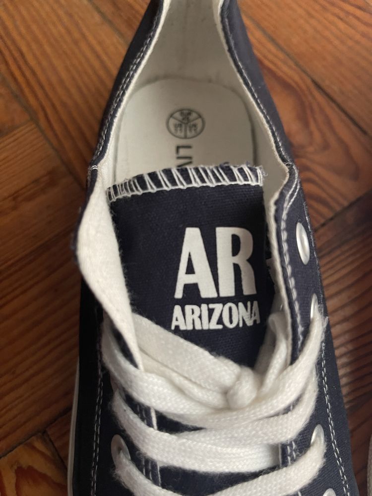 Sapatilhas estilo Vans