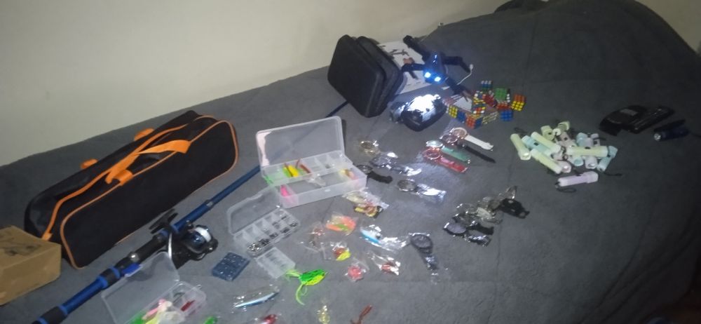 Kit de pesca 1000 anzóis inclui cana de pesca, carreto e anzóis 1000