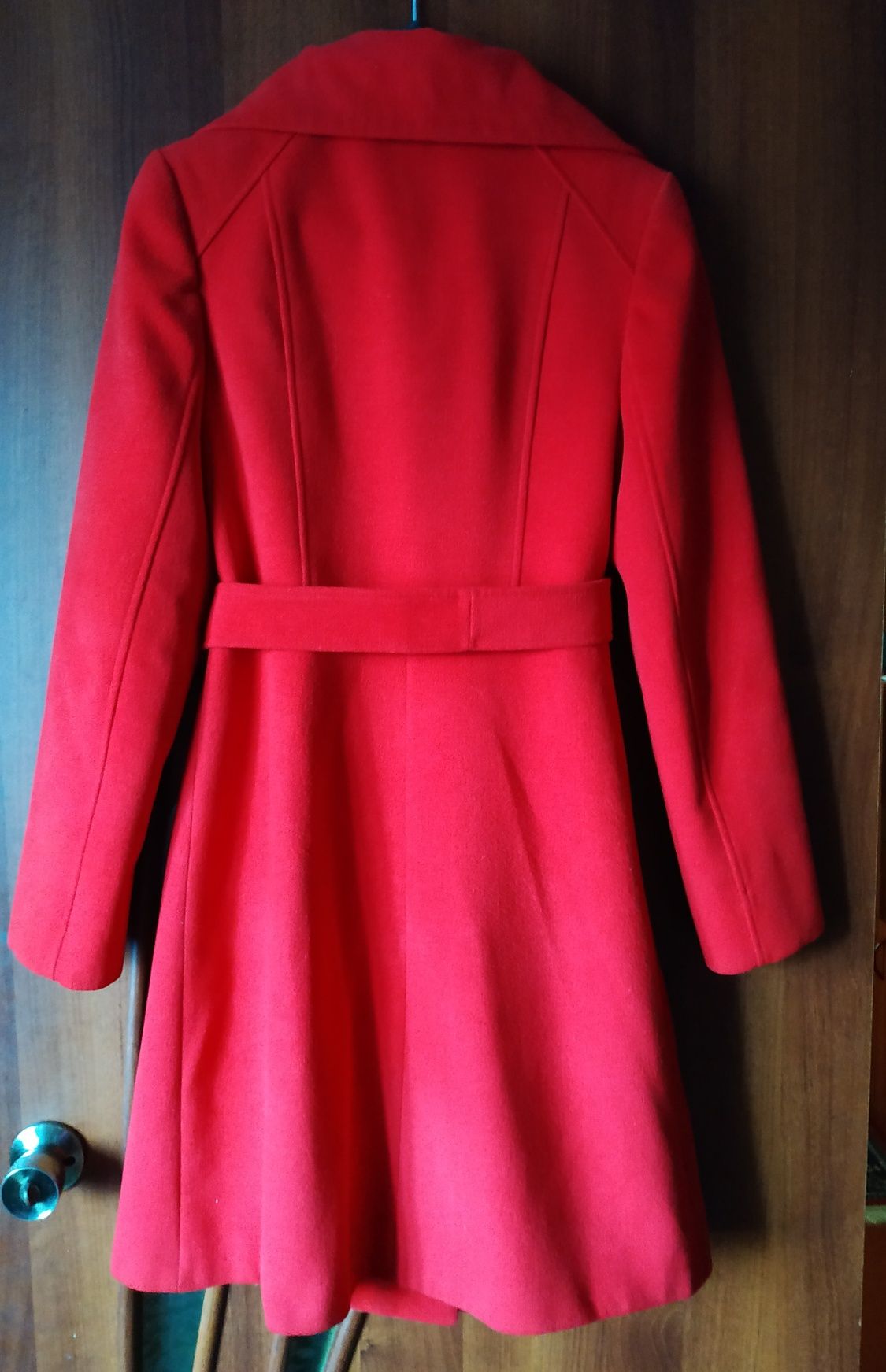 Червоне пальто 46-48 роз.