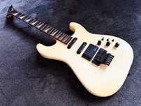 Charvel Model 4 Pearl White + pokrowiec
