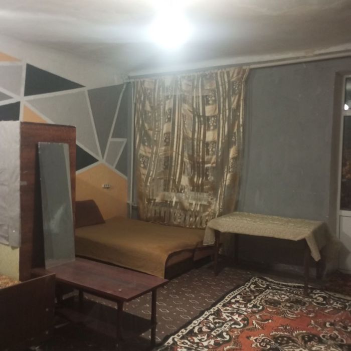 ПРОДАМ велику кімнату 30 кв м  в центрі міста !