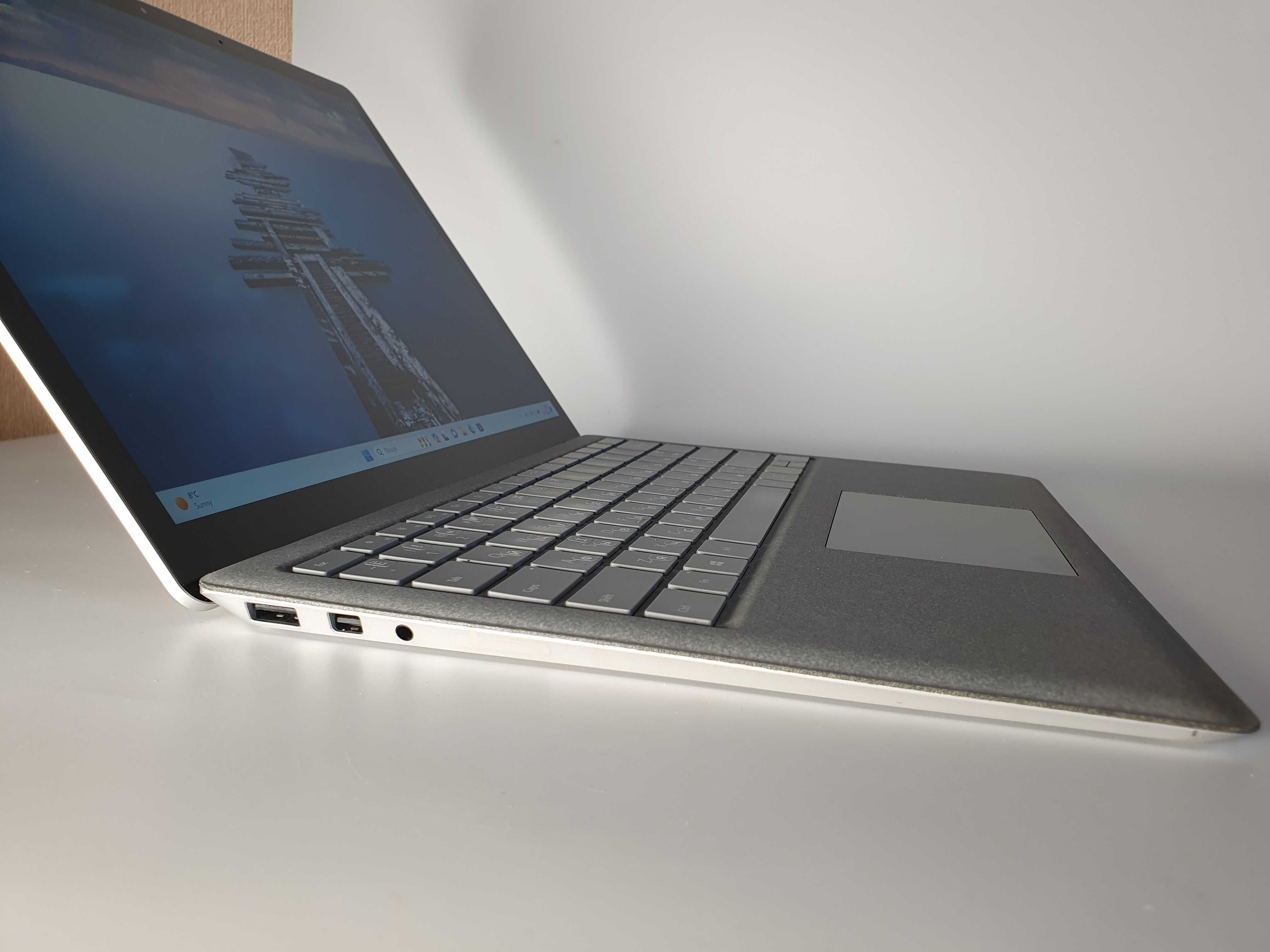 Microsoft Surface Book 2 Intel i5-8250U, 8GB RAM, SSD 128Gb