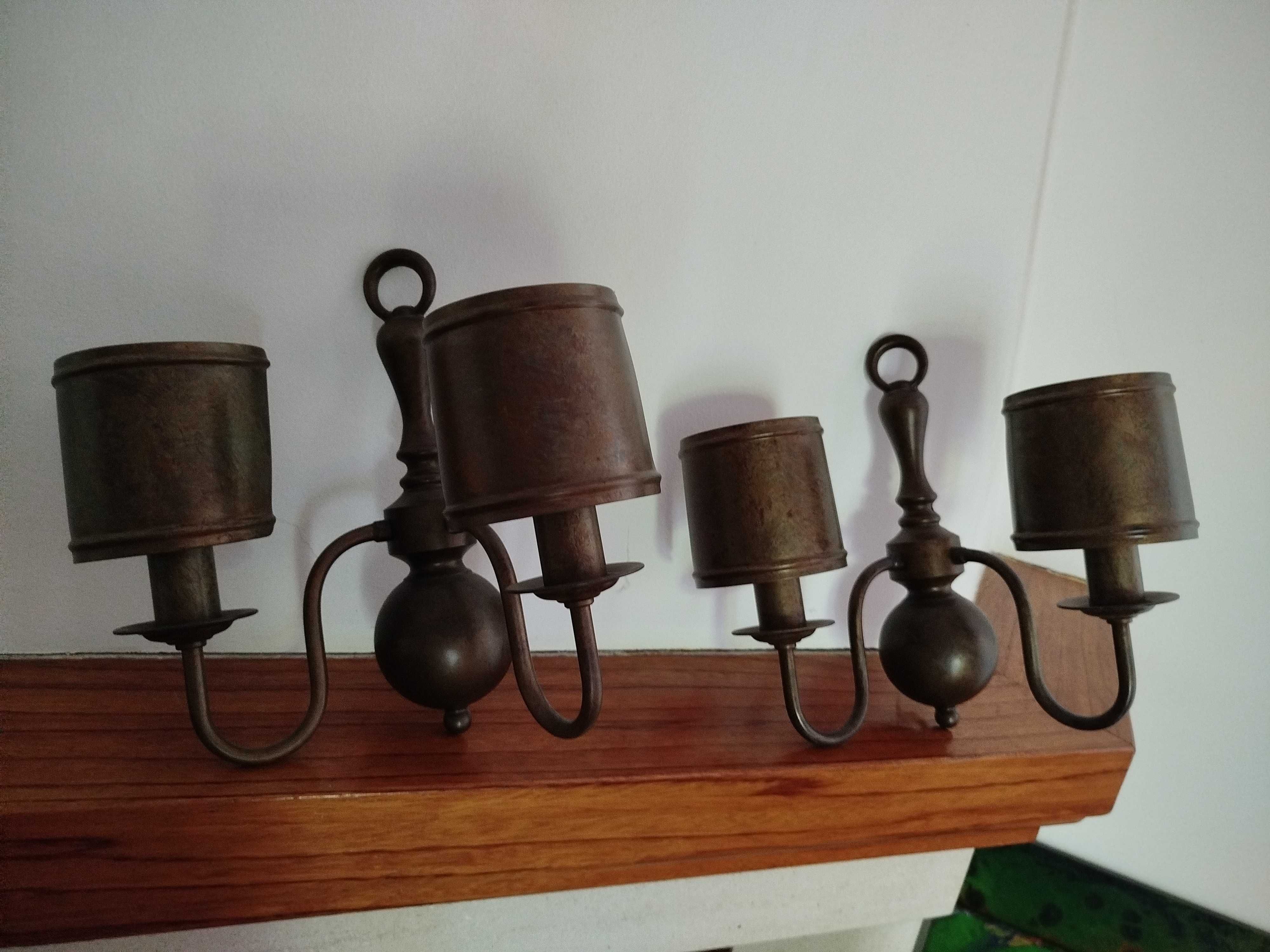 Candeeiro de parede com abajur em latão rústico